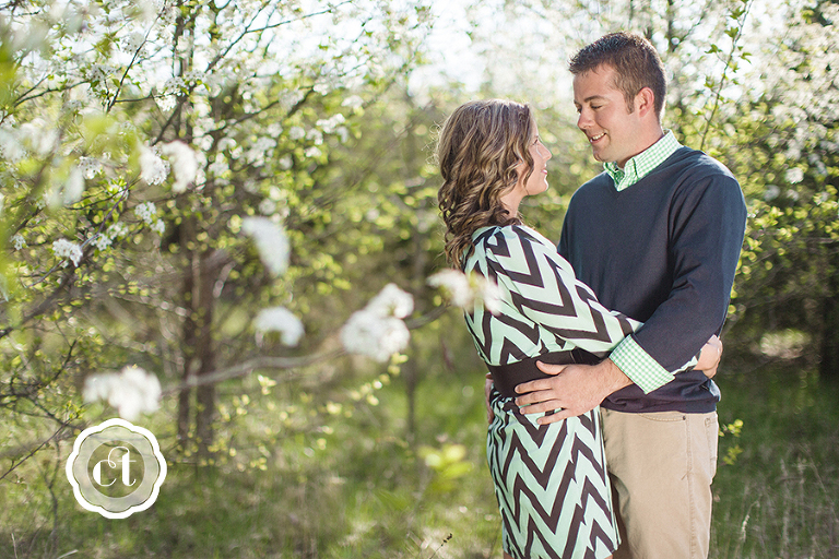 courtney-tompson-phtography-spring-time-engagement-session